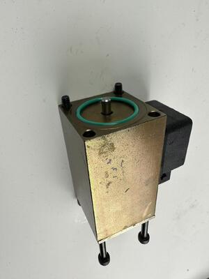 0009736081 solenoid valve Linde Reach Stacker Parts