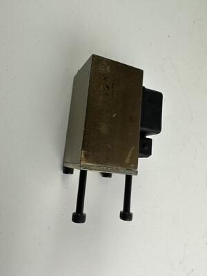 0009736081 solenoid valve Linde Reach Stacker Parts